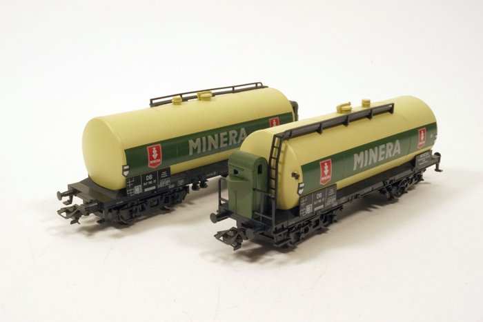 Preview of the first image of Märklin H0 - 46522 - Freight carriage - 2x Tank wagons 'Minera' - DB.
