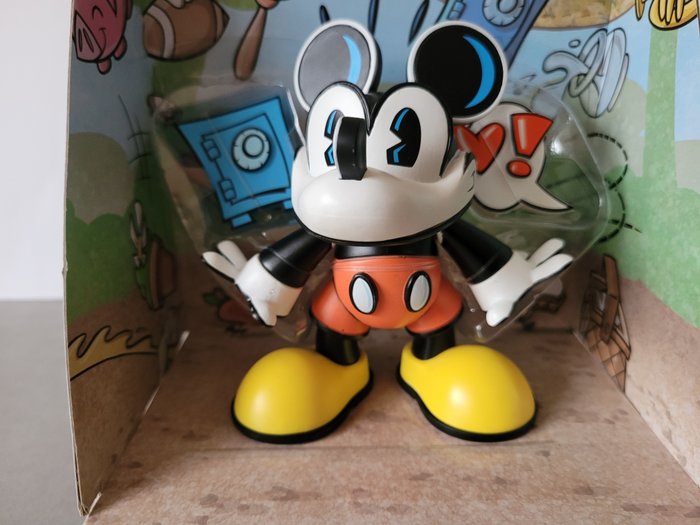 Image 3 of Walt Disney Parks Exclusive - Mickey Mouse - Vinyl Figure by Joe Ledbetter from USA in original pac
