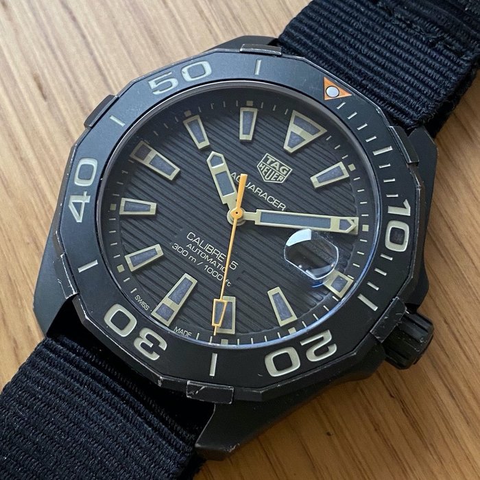 Preview of the first image of TAG Heuer - Aquaracer 300m Calibre 5 - WAY208C - Men - 2011-present.