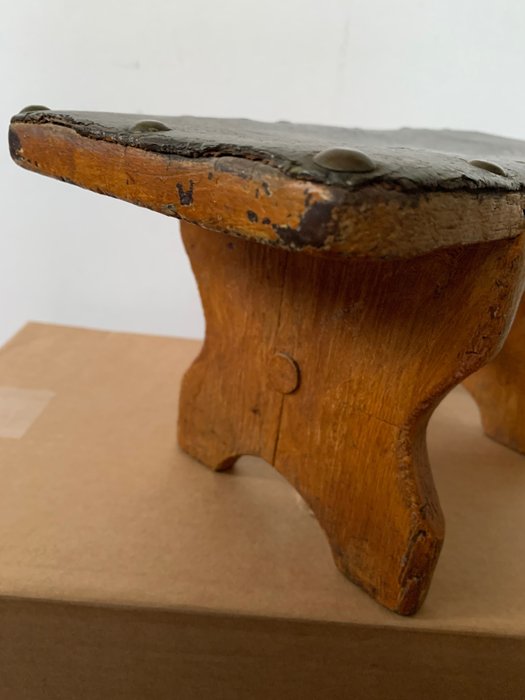 Image 3 of footstool - Wood, leather, paint - 19th century