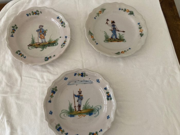 Preview of the first image of nevers - 3 assiettes révolutionnaires/ 3 revolutionary plates (3) - Faience.
