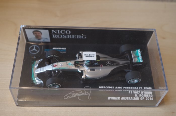 Image 3 of MiniChamps - 1:43 - Mercedes AMG Petronas W07 Hybrid N. Rosberg