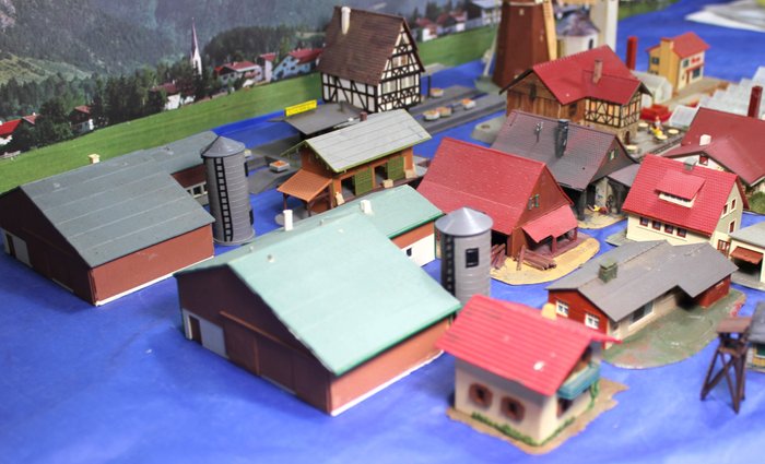 Image 2 of Faller, Kibri N - 7718/2225 - Scenery - Station, shed, inn, bungalows, mill, barns, nursery, water
