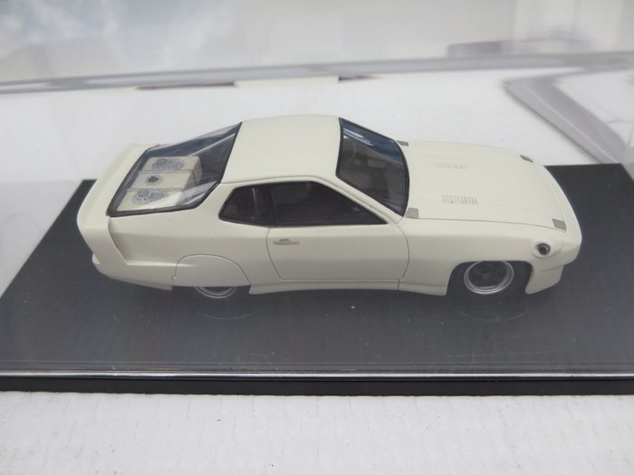 Image 3 of Autocult - Masterpiece - 1:43 - Porsche 924 world record car - edition of 333 pieces