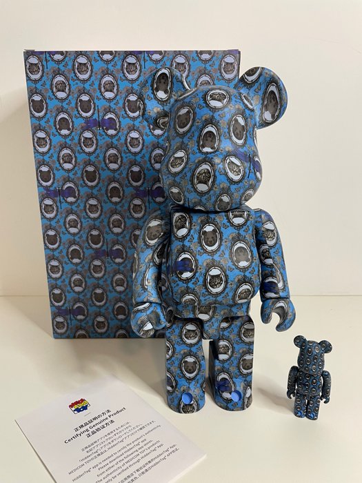 Preview of the first image of Bearbrick 400% + 100 % - 400% & 100% Bearbrick Set - Robe Japonica Mirror.