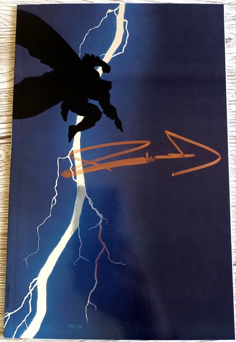 Preview of the first image of Batman The Dark Knight Returns #1 Toronto Fan Expo Foil Exclusive ! - Signed by legendary creator F.