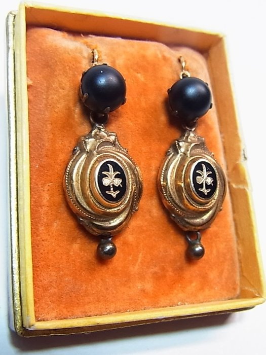Preview of the first image of victorianische Goldohrringe mit schwarzem Emaille - 14 kt. Yellow gold - Earrings - black jet caboc.