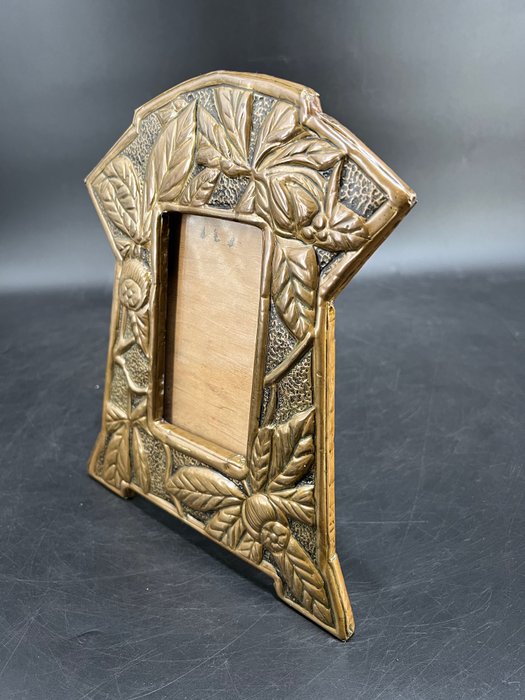 Image 2 of Authentic art nouveau laton photo frame