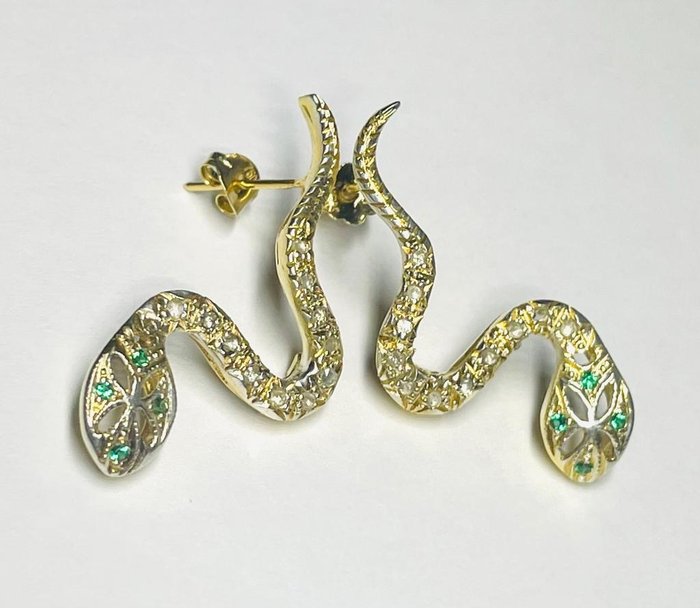 Image 3 of 14 kt. Gold, Silver - Earrings - 0.08 ct Emerald - Diamonds