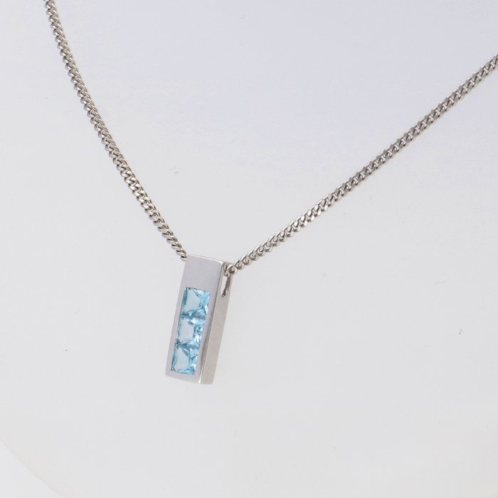 Preview of the first image of 14 kt. White gold - Necklace with pendant - 0.54 ct Topaz.