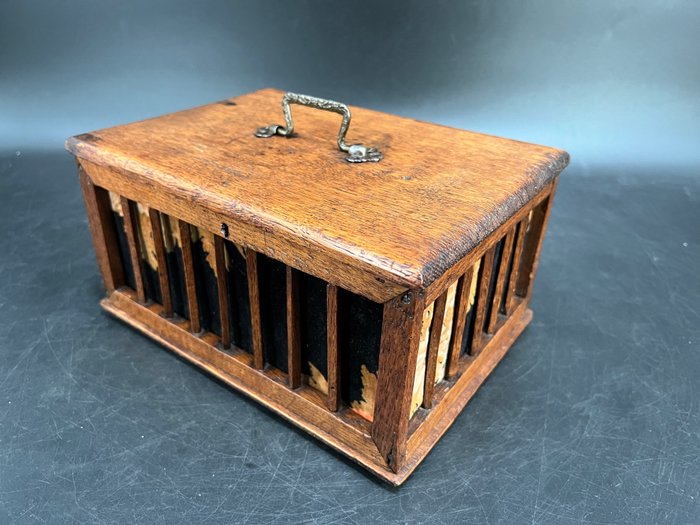 Preview of the first image of decorative box - Oak - 19th century.