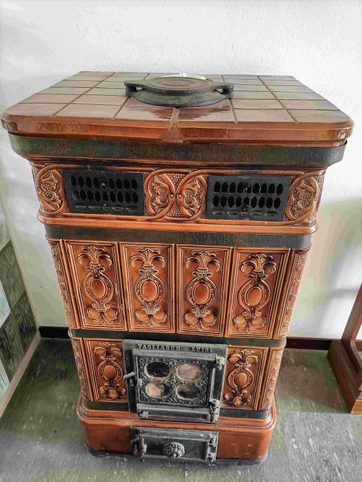 Preview of the first image of Wood stove - earthenware, cast iron - 20th century.