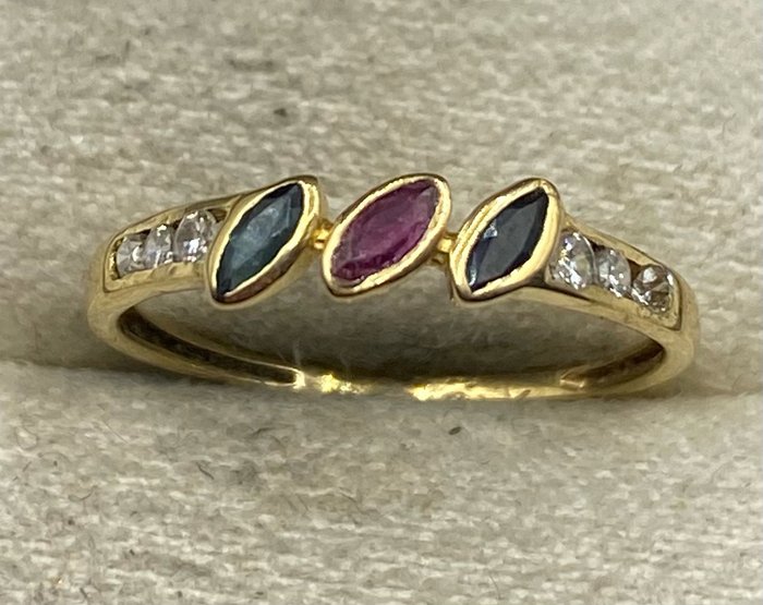 Preview of the first image of NO RESERVE PRICE - 18 kt. Yellow gold - Ring Ruby - Diamonds, Sapphires.