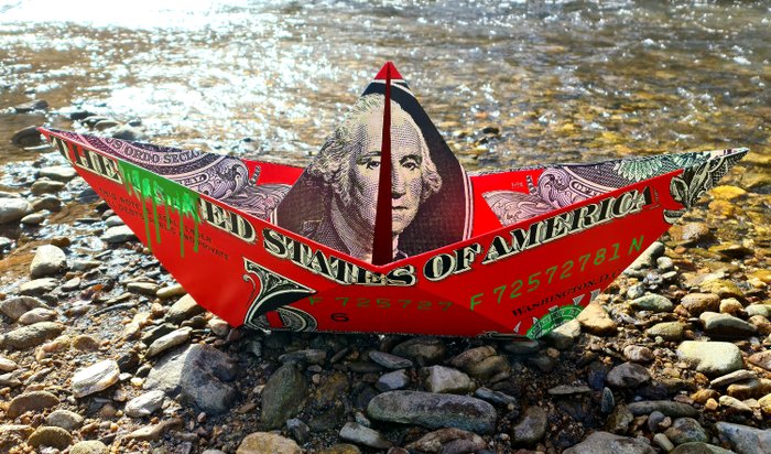 Preview of the first image of Daavid - Red dollar boat.