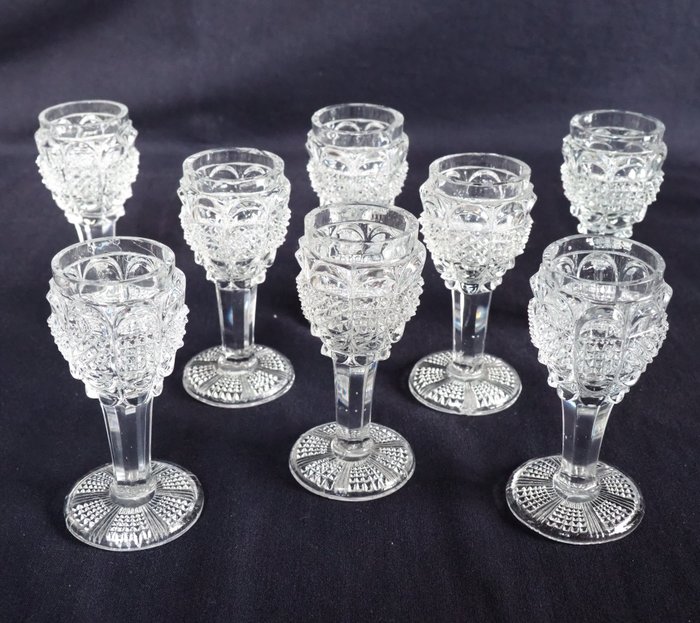 Preview of the first image of Le Creusot - Series of 8 liqueur glasses in cut crystal, circa 1830 Charles X Restoration period -.