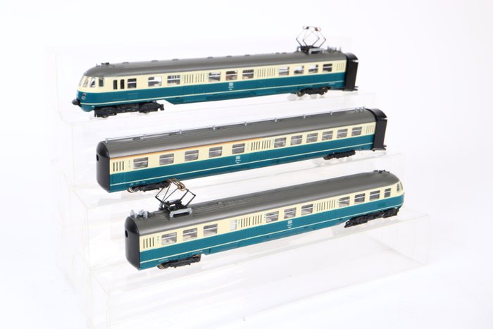 Preview of the first image of Hobbytrain N - 1432 - Train unit - Three-part train set BR 430 - DB.