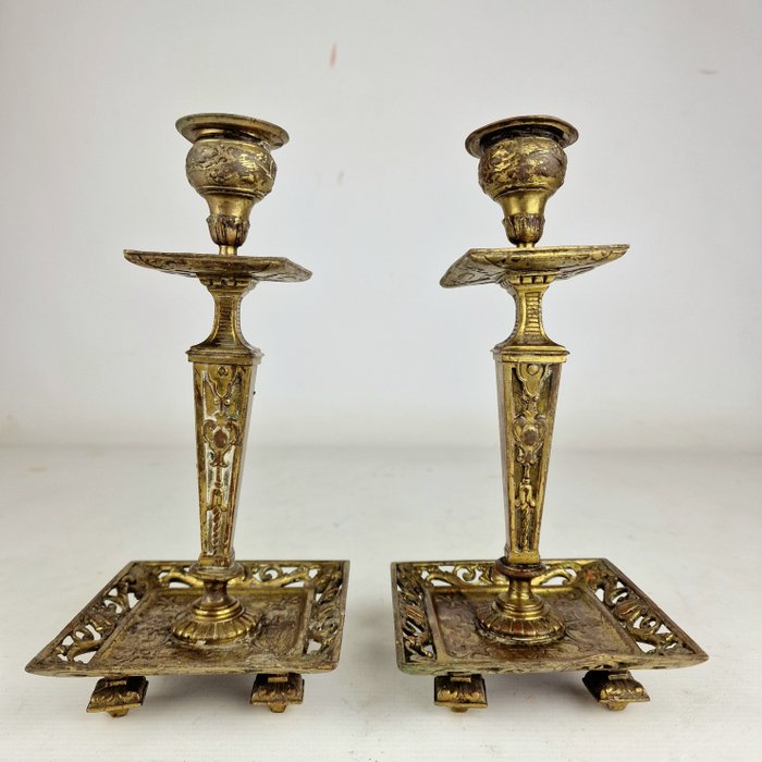 Preview of the first image of Pair of elegantly gilded table candlesticks Approx. 1830 (2) - Bronze, Gold-plated - Early 19th cen.