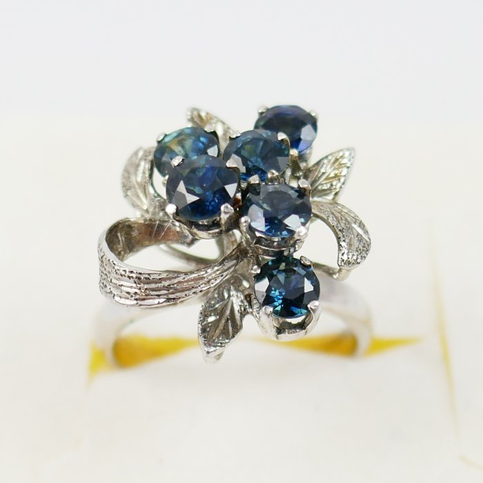 Preview of the first image of 925 Silver - Ring - 1.75 ct Sapphire.