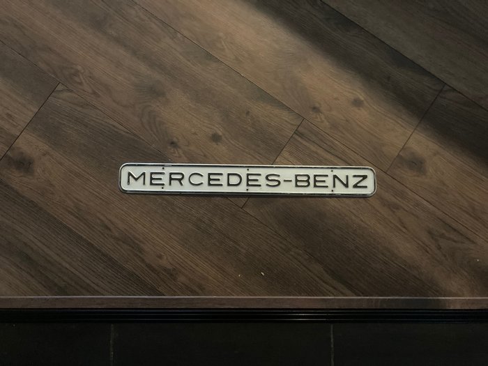 Preview of the first image of Emblem/mascot/badge - Mercedes-Benz - 1970-1980.