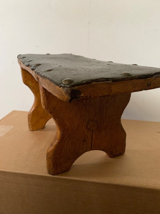 Image 2 of footstool - Wood, leather, paint - 19th century