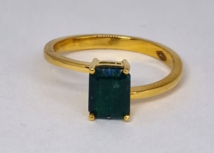 Preview of the first image of Sin Precio de Reserva - 18 kt. Yellow gold - Ring - 1.02 ct Emerald.