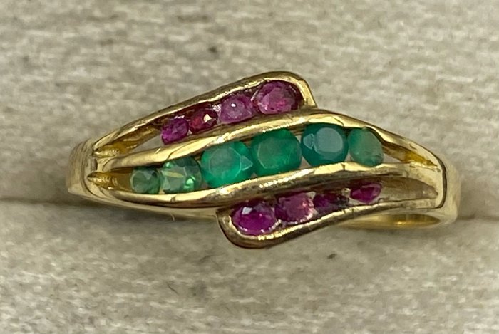 Image 2 of NO RESERVE PRICE - 18 kt. Yellow gold - Ring - Emeralds, Rubies
