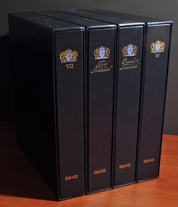 Preview of the first image of Accessories - 4 DAVO LX albums with a slipcase showing "Mooi- en Grenzeloos Nederland".
