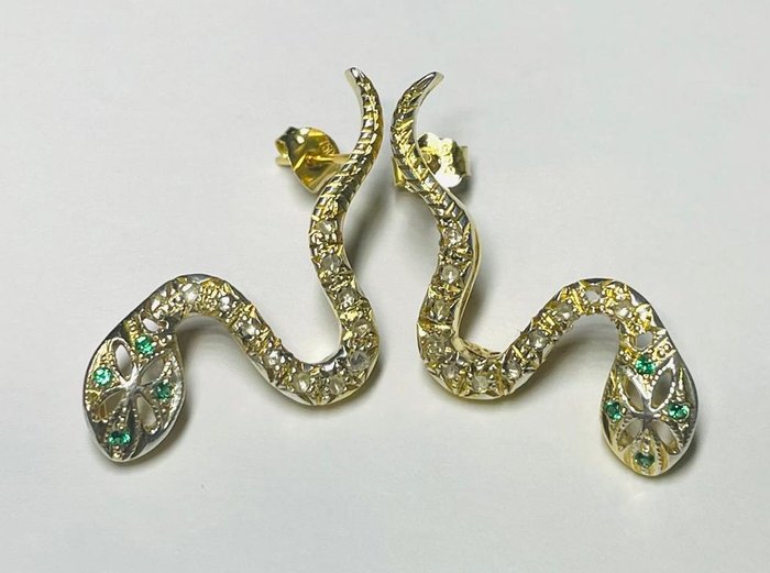 Preview of the first image of 14 kt. Gold, Silver - Earrings - 0.08 ct Emerald - Diamonds.