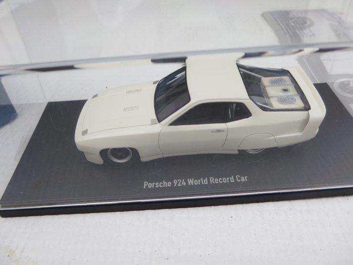 Preview of the first image of Autocult - Masterpiece - 1:43 - Porsche 924 world record car - edition of 333 pieces.