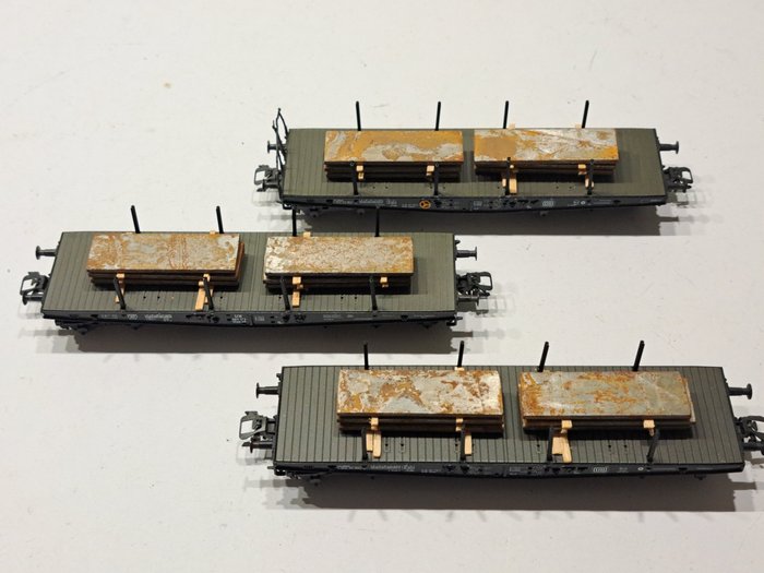 Preview of the first image of Märklin H0 - Freight carriage - 3x 6-axle heavy transport wagon with a load of real iron steel plat.