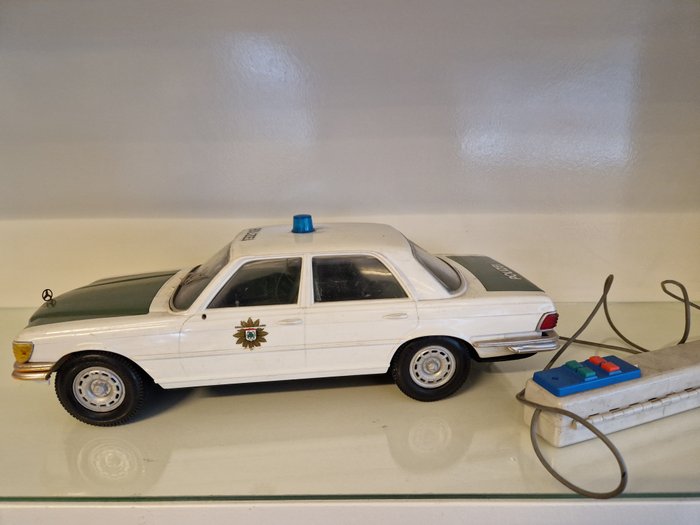 Preview of the first image of GAMA - Car Mercedes Politie - 1960-1969 - Germany.