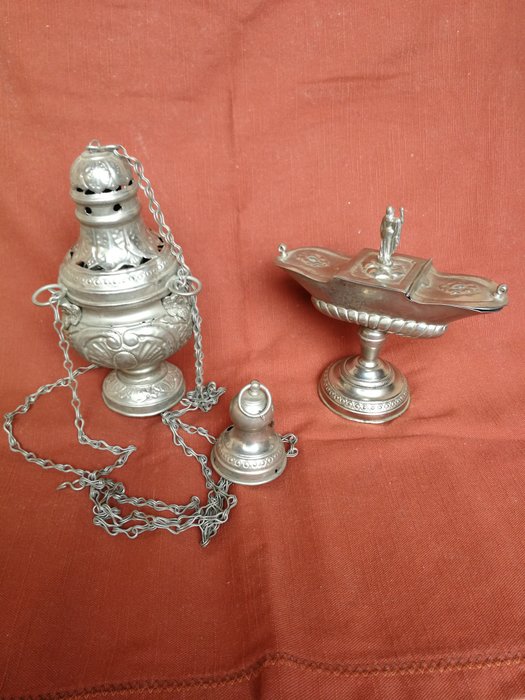 Preview of the first image of thurible and boat (2) - Silver-plated - Late 19th century.