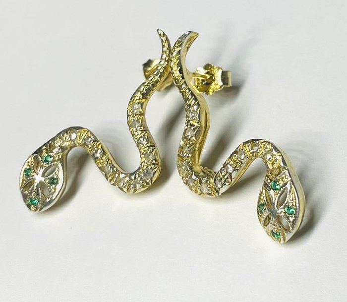 Image 2 of 14 kt. Gold, Silver - Earrings - 0.08 ct Emerald - Diamonds