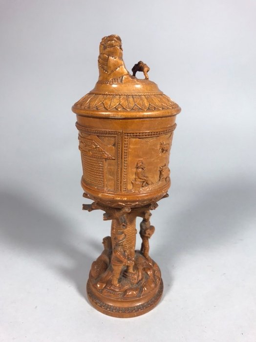 Image 2 of Goblet with carved decor - Olive wood - First half 20th century