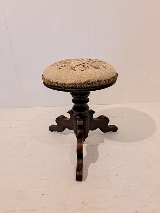 Preview of the first image of Stool, piano stool - Neoclassical - Textiles, Wood - 19th century.