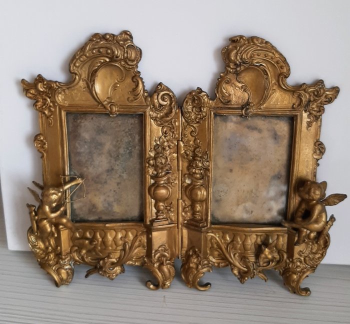 Preview of the first image of Patinated metal photo frame - Metal - Late 19th century.