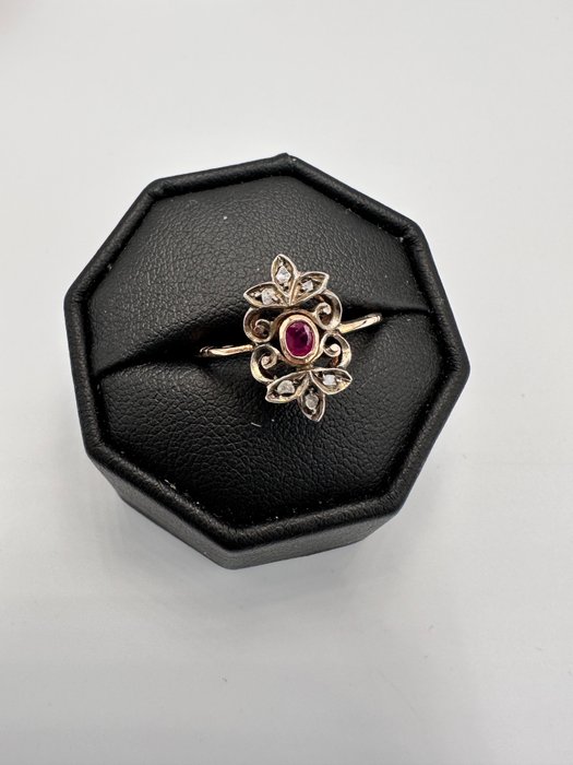 Preview of the first image of 14 kt. Yellow gold - Ring Ruby - Diamonds.