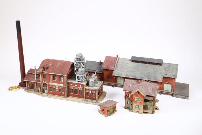 Preview of the first image of Kibri, Vollmer H0 - 45609/43529 - Scenery - 4 weathered buildings, 1 with smoke generator.