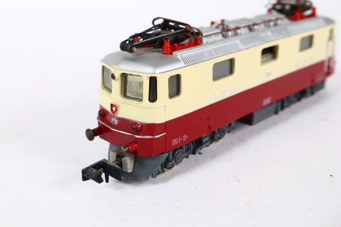 Image 2 of Arnold N - 2412 - Electric locomotive - Re 4/4 with number 11113 in TEE livery - SBB
