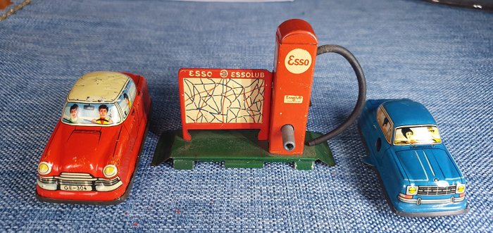Preview of the first image of a.o. Technofix - petrol station and two Technofix cars - 1960-1969 - Germany.