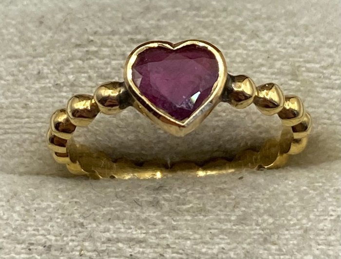 Preview of the first image of NO RESERVE PRICE - 18 kt. Yellow gold - Ring Ruby.