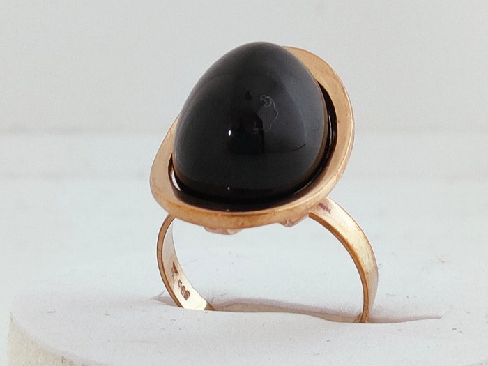 Preview of the first image of **no Reserve price** - 8 kt. Gold - Ring - 8.15 ct Onyx.
