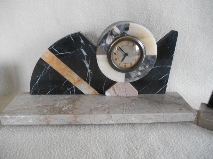 Image 2 of Three piece clock set (3)