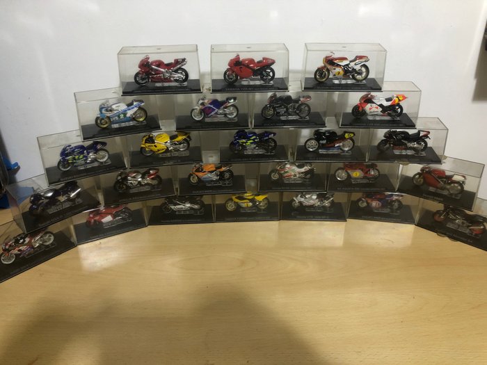 Preview of the first image of Deagostini - 1:24 - 25 motorbikes.