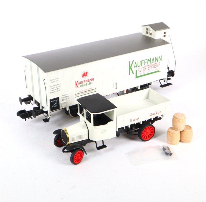 Preview of the first image of Märklin 1 - 58311 - Freight wagon set - Boxcar "Kauffmann" with vehicle - DRG.