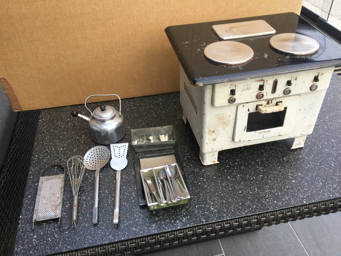 Preview of the first image of Märklin - stove Backherd - 1950-1959 - Germany.