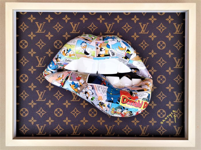 Preview of the first image of Brother X - Donald's lipgloss by Louis Vuitton.