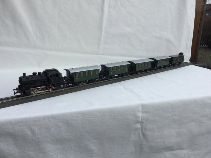Preview of the first image of Märklin H0 - 3000 - Passenger carriage, Tender locomotive - BR 89 006 with 5 passenger cars - 2 wit.