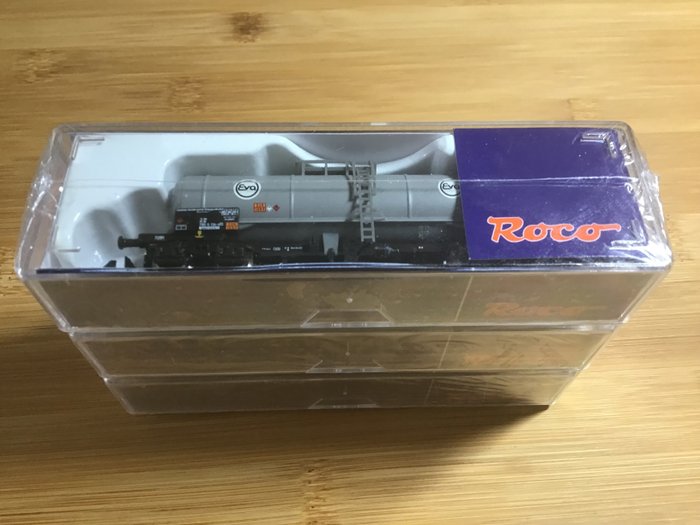 Image 3 of Roco N - 24023 - Freight wagon set - 3 tank wagons, 4-axle, different car numbers - DB, EVA