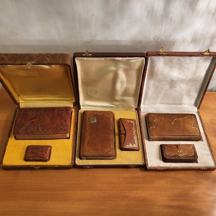 Image 2 of Superb lot n° 3 Boxes with prayer books and rosary holders 1923-1927-1951 (3) - Leather, Satin, Vel